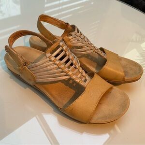 Bare Traps 8.5 sandals